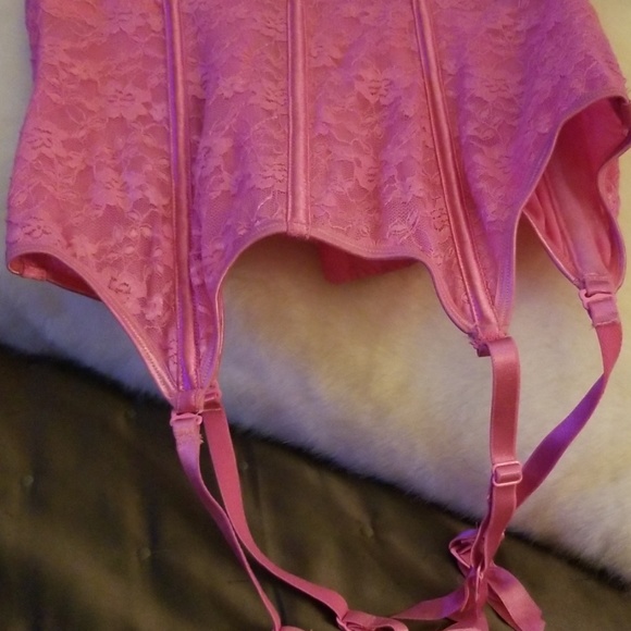 Pink corset. - Picture 2 of 4